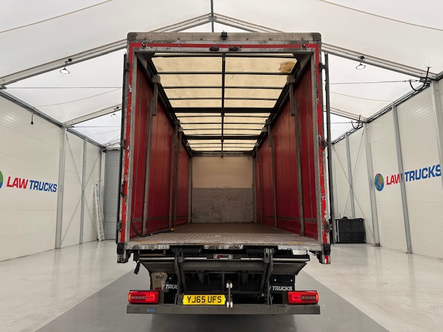 DAF CF 310 Sleeper Cab Curtainsider
