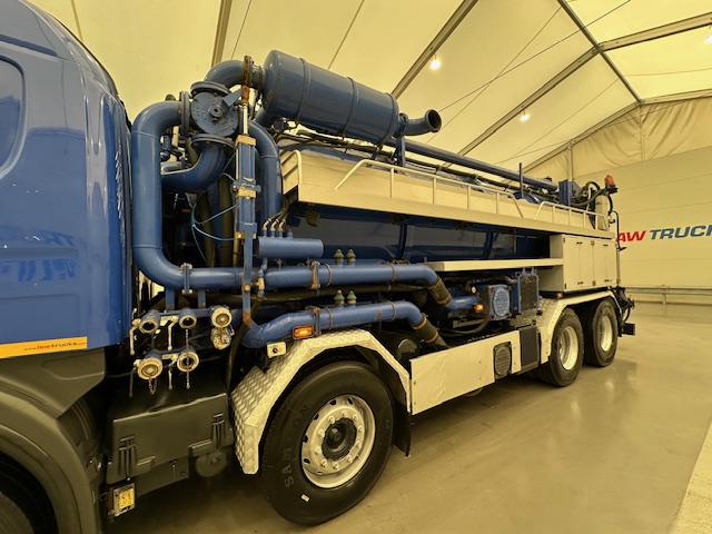 Scania P420 8×4 Sleeper Cab Vacuum Tanker