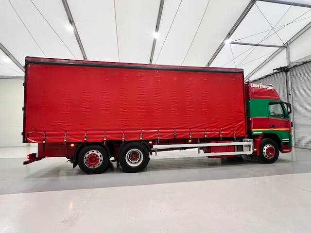 Volvo FM 450 6×2 Sleeper Cab Curtainsider