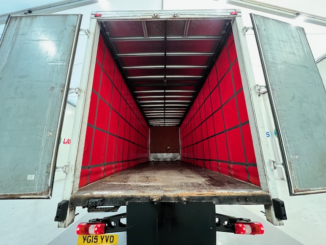 Mercedes Actros 1824 4×2 Sleeper Cab Curtainsider