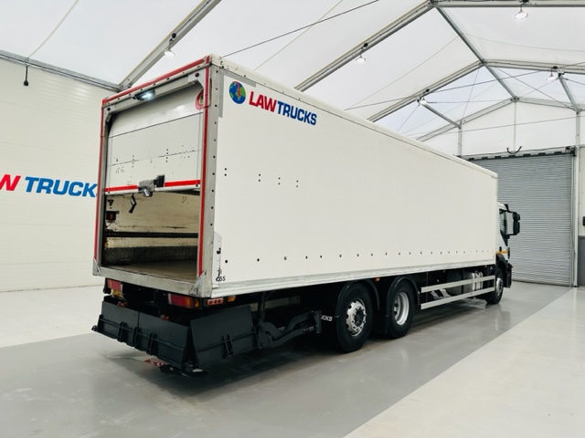 Iveco Stralis 310 AT 6×2 Box Van