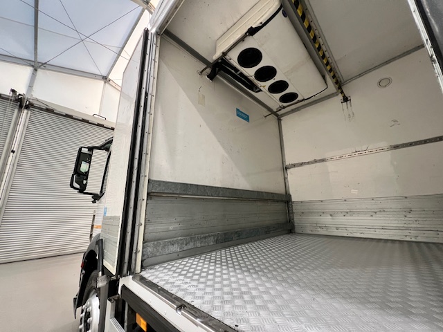 Mercedes Actros 1824 4×2 Sleeper Cab Fridge Box