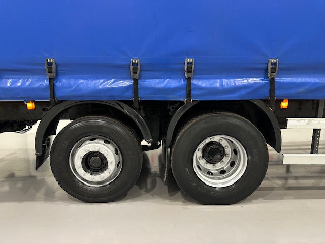 Scania 114 340 6×2 Rear Lift Sleeper Cab Curtainsider