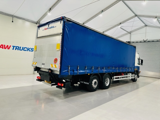 Volvo FM 300 6×2 Sleeper Cab Curtainsider