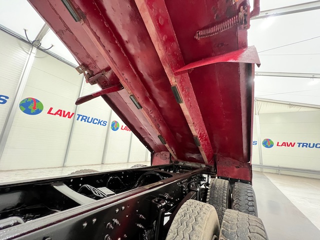 Volvo FMX 380 8×4 Day Cab Steel Tipper