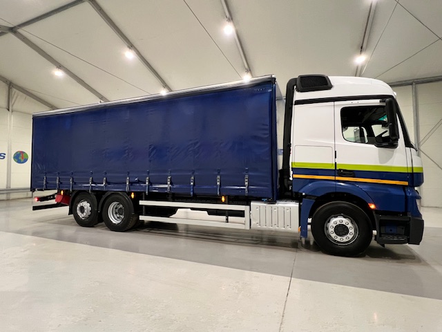 Mercedes Actros 2530 6×2 Sleeper Cab Curtainsider