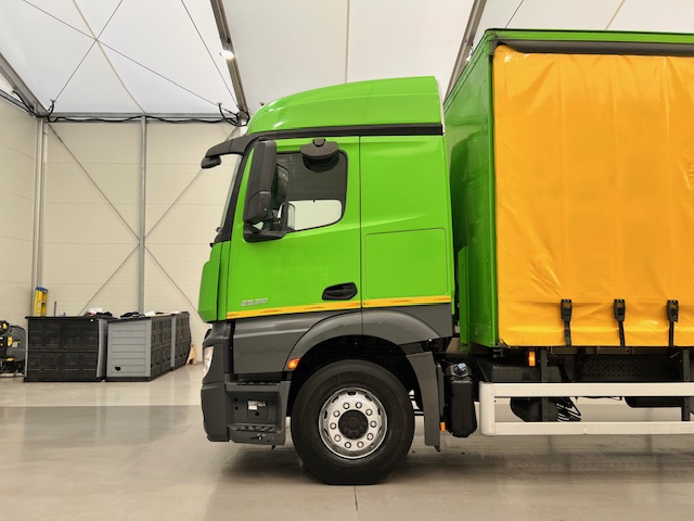 Mercedes Actros 2536 6×2 Sleeper Cab Curtainsider