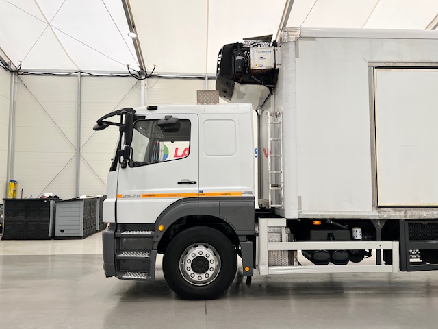 Mercedes Axor 2529 6×2 Rear Lift Sleeper Cab Fridge Box