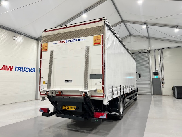 MAN TGM 18.250 4×2 Sleeper Cab Curtainsider