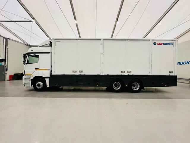 Mercedes 2543 6×2 10 Tyre Rear Lift Sleeper Cab Box Van