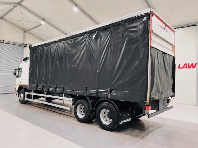 Volvo FM9 260 10 Tyre Sleeper Cab Curtainsider