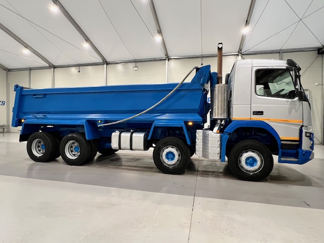 Volvo FMX 410 8×4 Day Cab Steel Tipper