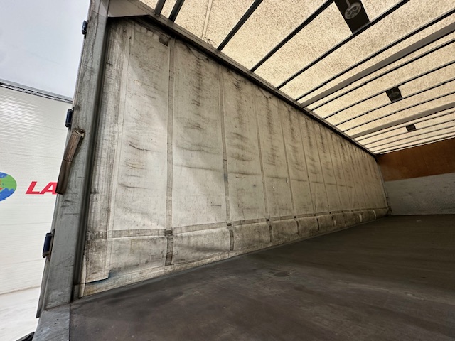 DAF CF 330 6×2 Rear Lift Sleeper Cab Curtainsider