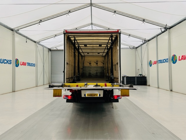 MAN TGM 18.250 Sleeper Cab Curtainsider