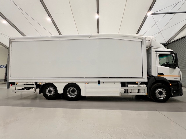 Mercedes Antos 2540 6×2 Rear Lift Day Cab Fridge Box