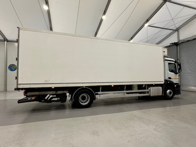Mercedes Antos 1827 Day Cab Fridge Box