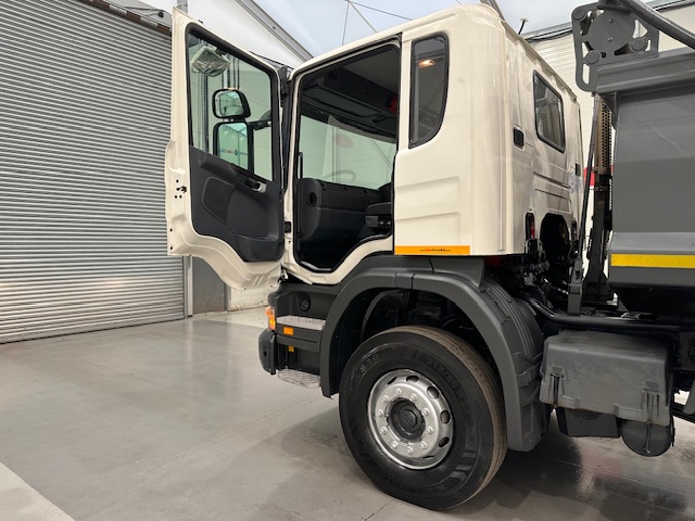 Scania P400 8×4 Rest Cab Steel Tipper
