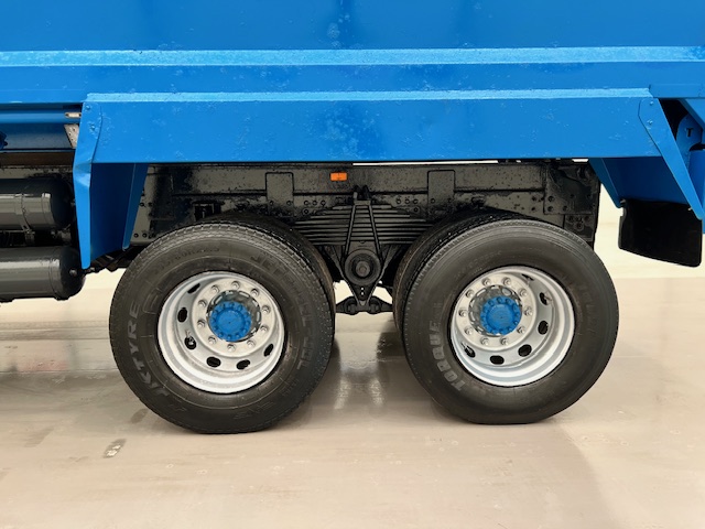 Volvo FM 460 8×4 Steel Tipper Grab