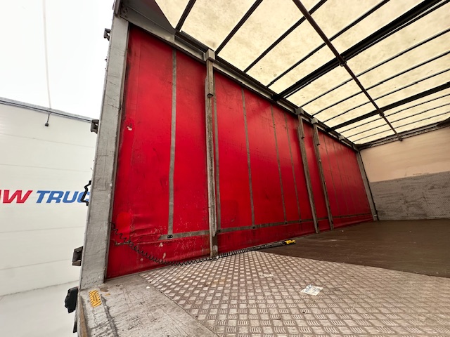 DAF CF 310 Sleeper Cab Curtainsider