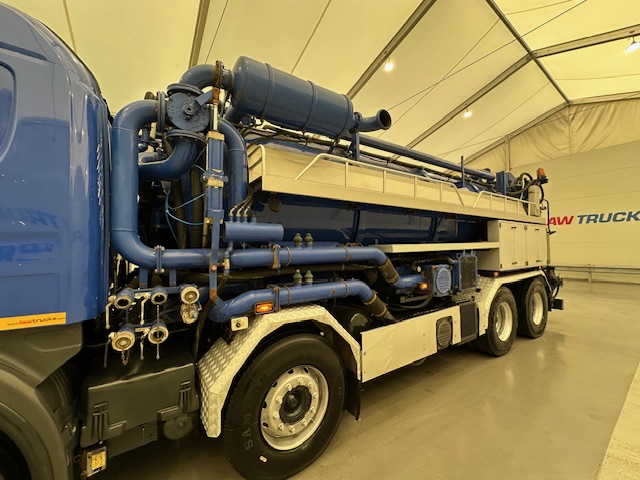 Scania P420 8×4 Sleeper Cab Vacuum Tanker