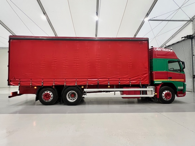 Volvo FM 450 6×2 Sleeper Cab Curtainsider