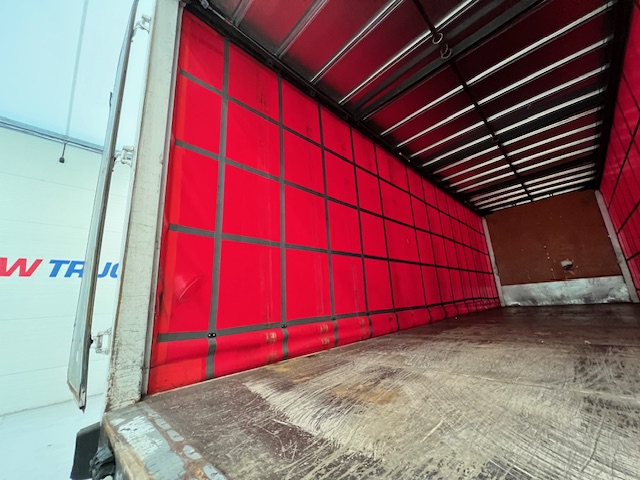 Mercedes Actros 1824 4×2 Sleeper Cab Curtainsider