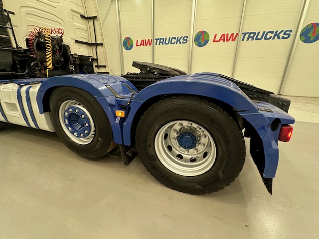 Volvo FH 500 Euro 5 6×2 Tractor Unit Safari Edition