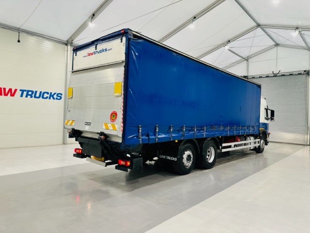 Volvo FM 300 6×2 Sleeper Cab Curtainsider