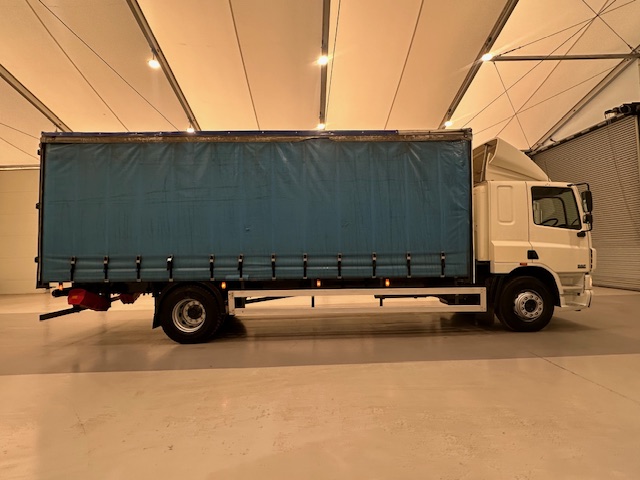 DAF CF65 220 Sleeper Cab Curtainsider Manual