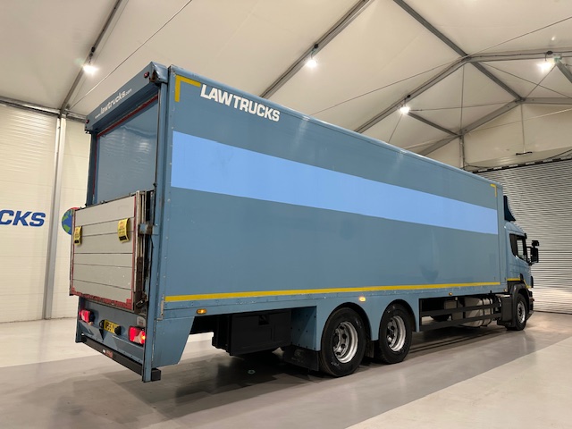 Scania P320 6×2 10 Tyre Rear Lift Insulated Box Van