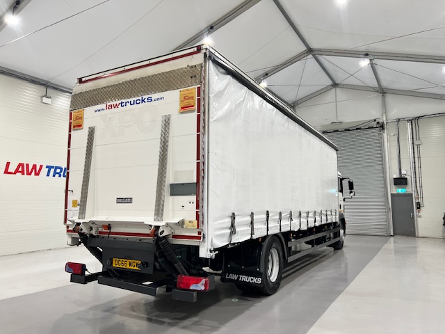 MAN TGM 18.250 4×2 Sleeper Cab Curtainsider