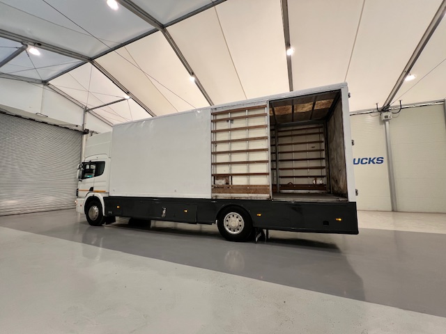 Scania P94 220 4×2 Sleeper Cab Box Van Manual