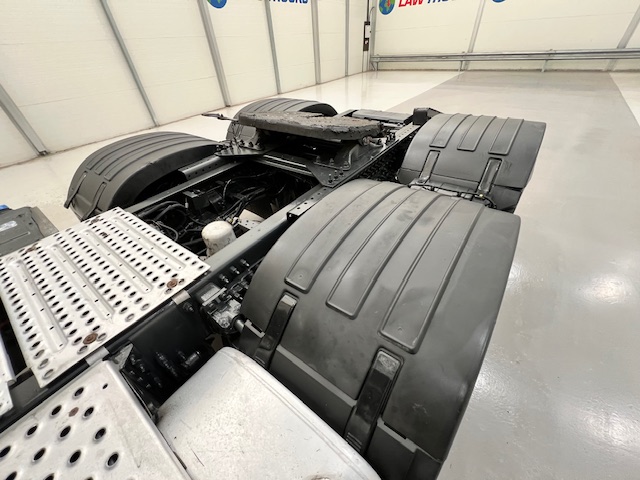 Volvo FH 460 6×2 Midlift Tractor Unit
