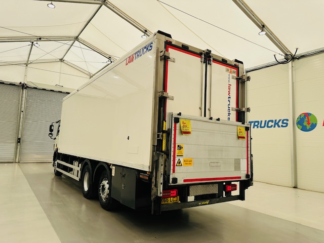 DAF CF 290 6×2 Rear Steer Fridge Box