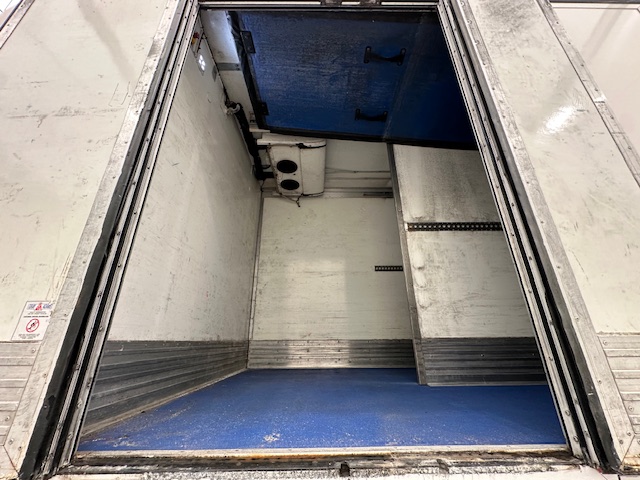 DAF CF 370 6×2 Sleeper Cab Fridge Box