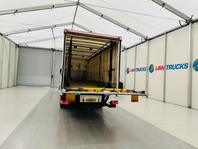 MAN TGM 18.250 Sleeper Cab Curtainsider