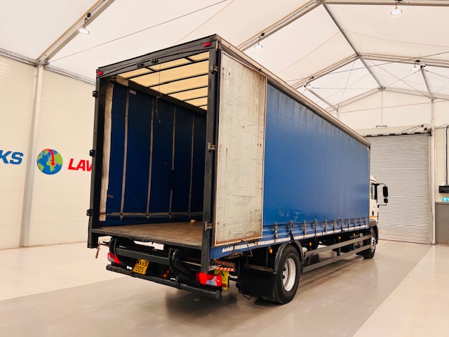 MAN TGM 18.250 Sleeper Cab Curtainsider