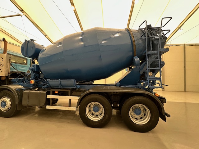 Hino 700 4123 8×4 Cement Mixer