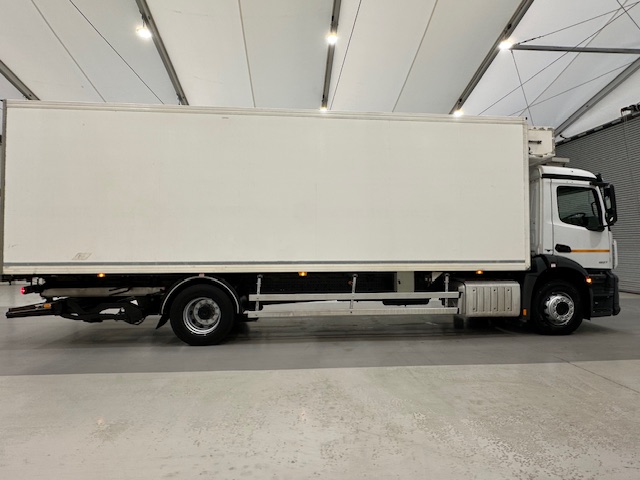 Mercedes Antos 1827 Day Cab Fridge Box