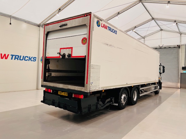 Iveco Stralis 310 AT 6×2 Box Van