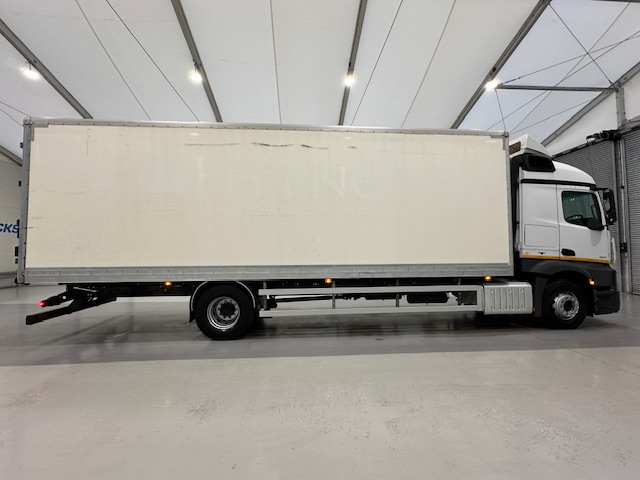 Mercedes Actros 1830 Sleeper Cab Box Van