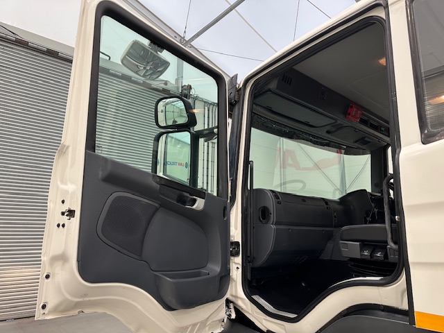 Scania P400 8×4 Rest Cab Steel Tipper