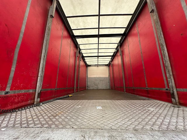 DAF CF 310 Sleeper Cab Curtainsider