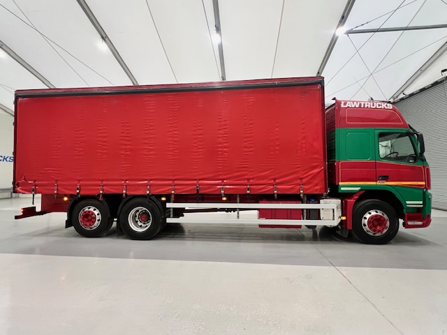 Volvo FM 450 6×2 Sleeper Cab Curtainsider