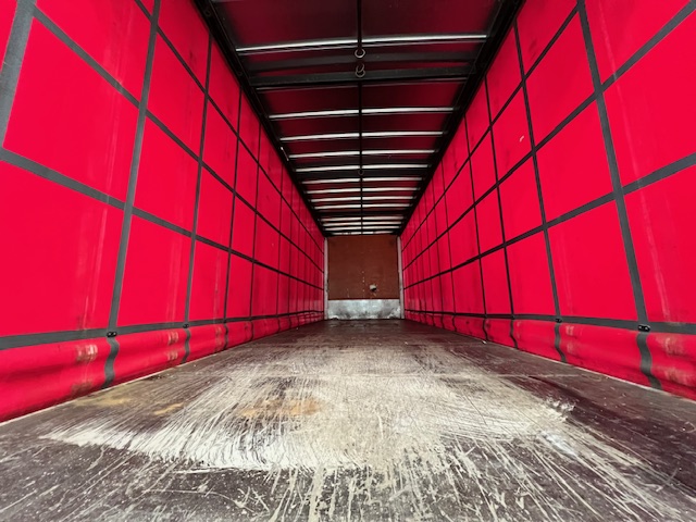 Mercedes Actros 1824 4×2 Sleeper Cab Curtainsider