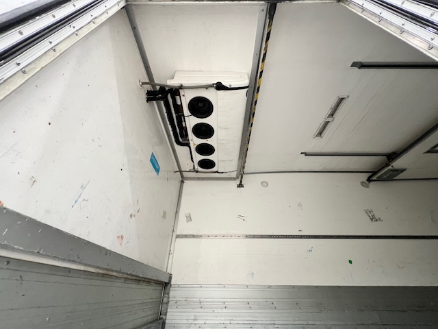 Mercedes Actros 1824 4×2 Sleeper Cab Fridge Box