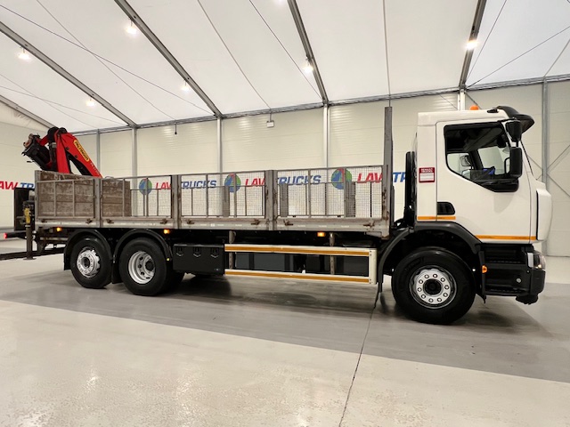 Renault C320 6×2 Day Cab Dropside with Crane