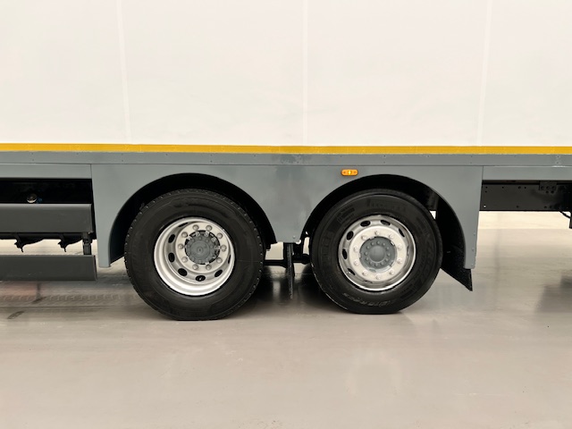 MAN TGS 26.320 6×2 Sleeper Cab Insulated Box Van