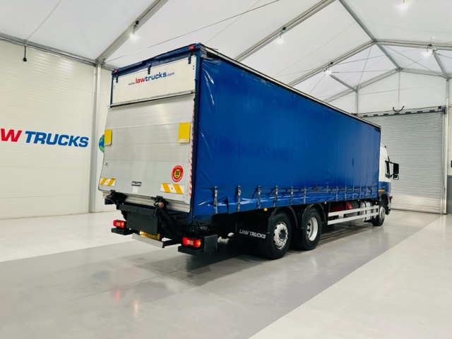 Volvo FM 300 6×2 Sleeper Cab Curtainsider