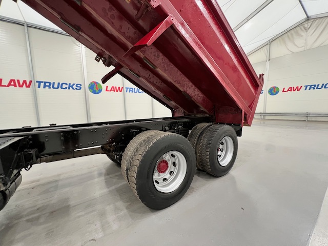 Volvo FMX 380 8×4 Day Cab Steel Tipper